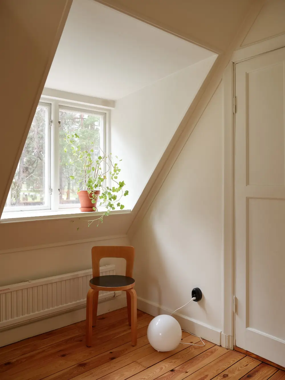 Warm Yellow Walls in a Charming 1920s House in Stockholm 23 beige-yellow-interiors-small-villa-sweden-nordroom