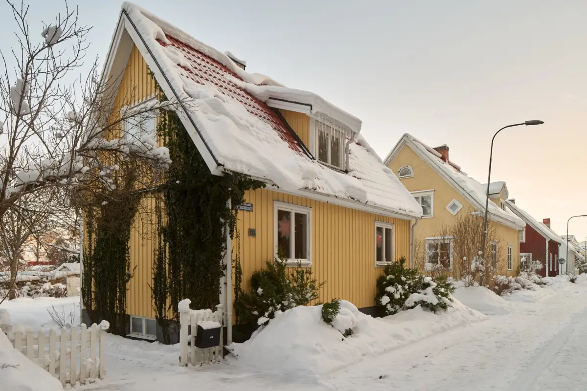 Warm Yellow Walls in a Charming 1920s House in Stockholm 31 beige-yellow-interiors-small-villa-sweden-nordroom