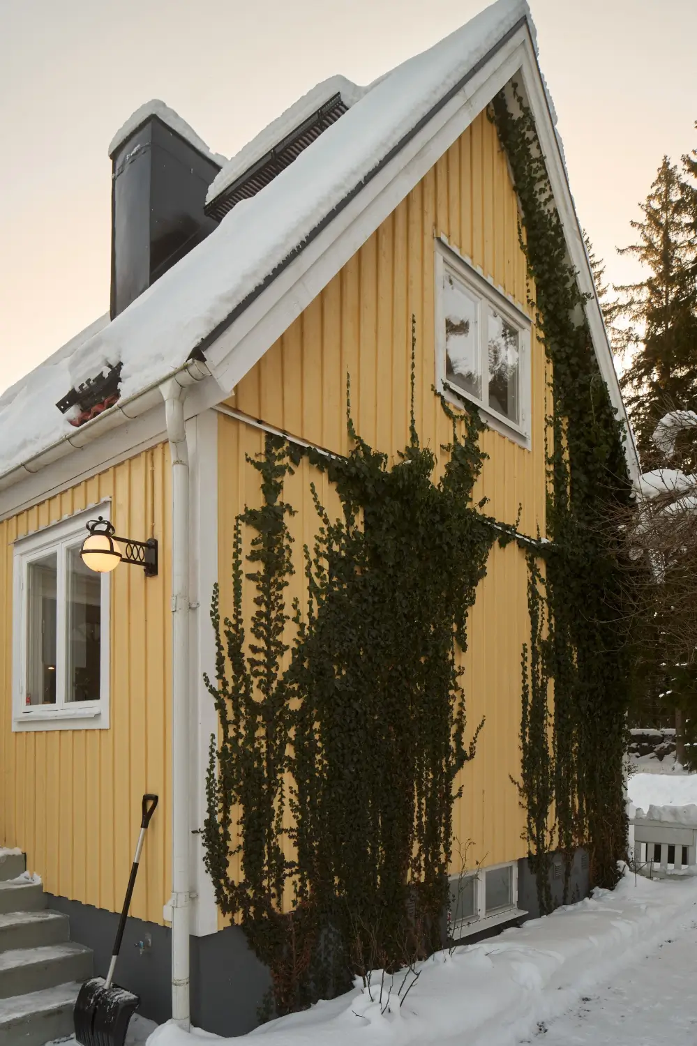 Warm Yellow Walls in a Charming 1920s House in Stockholm 36 beige-yellow-interiors-small-villa-sweden-nordroom
