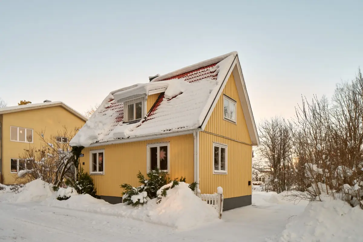 Warm Yellow Walls in a Charming 1920s House in Stockholm 37 beige-yellow-interiors-small-villa-sweden-nordroom