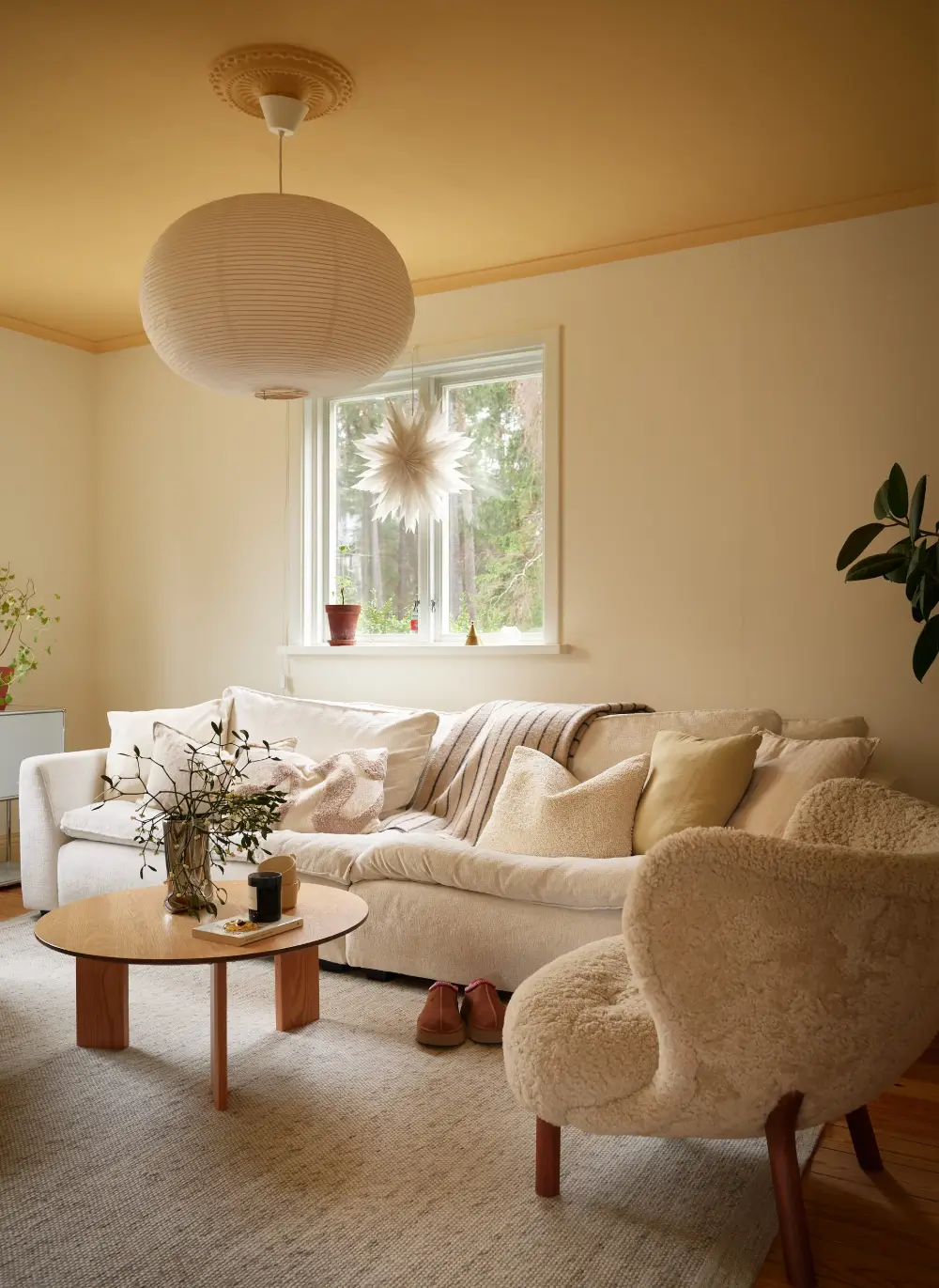 Warm Yellow Walls in a Charming 1920s House in Stockholm 5 beige-yellow-interiors-small-villa-sweden-nordroom