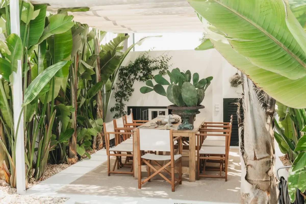 A Renovated Late 19th Century Menorca Townhouse with A Large Tropical Garden 24 can-riad-menorca-nordroom
