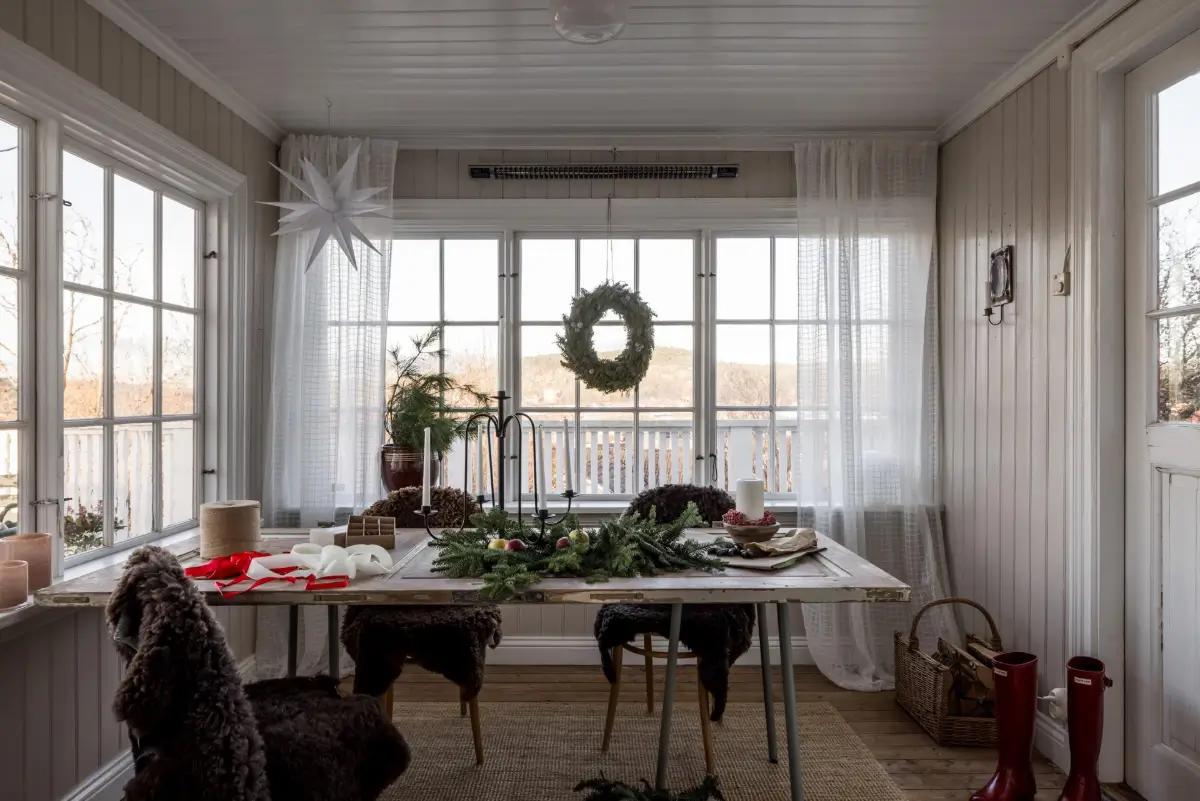 William Morris Wallpapers and Period Features in a Swedish Family Home 11 charm-character-1910-villa-sweden-nordroom