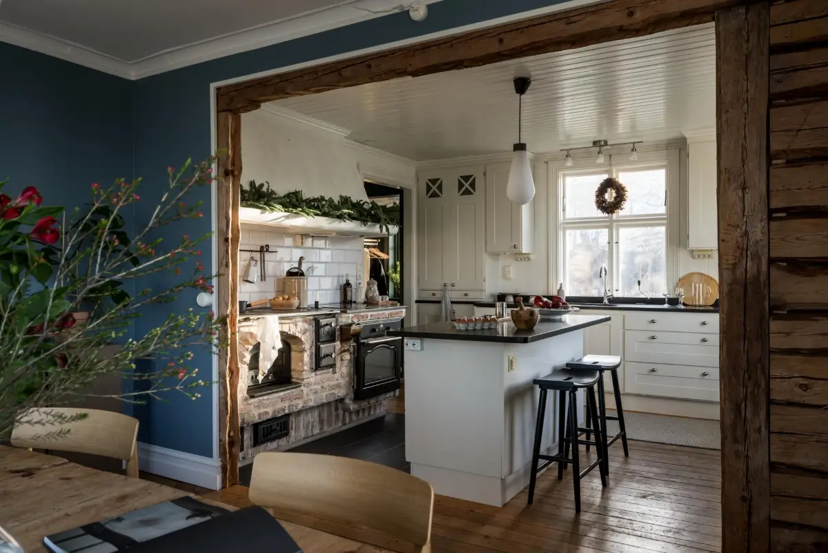 William Morris Wallpapers and Period Features in a Swedish Family Home 18 charm-character-1910-villa-sweden-nordroom