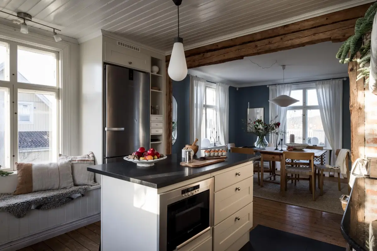 William Morris Wallpapers and Period Features in a Swedish Family Home 19 charm-character-1910-villa-sweden-nordroom