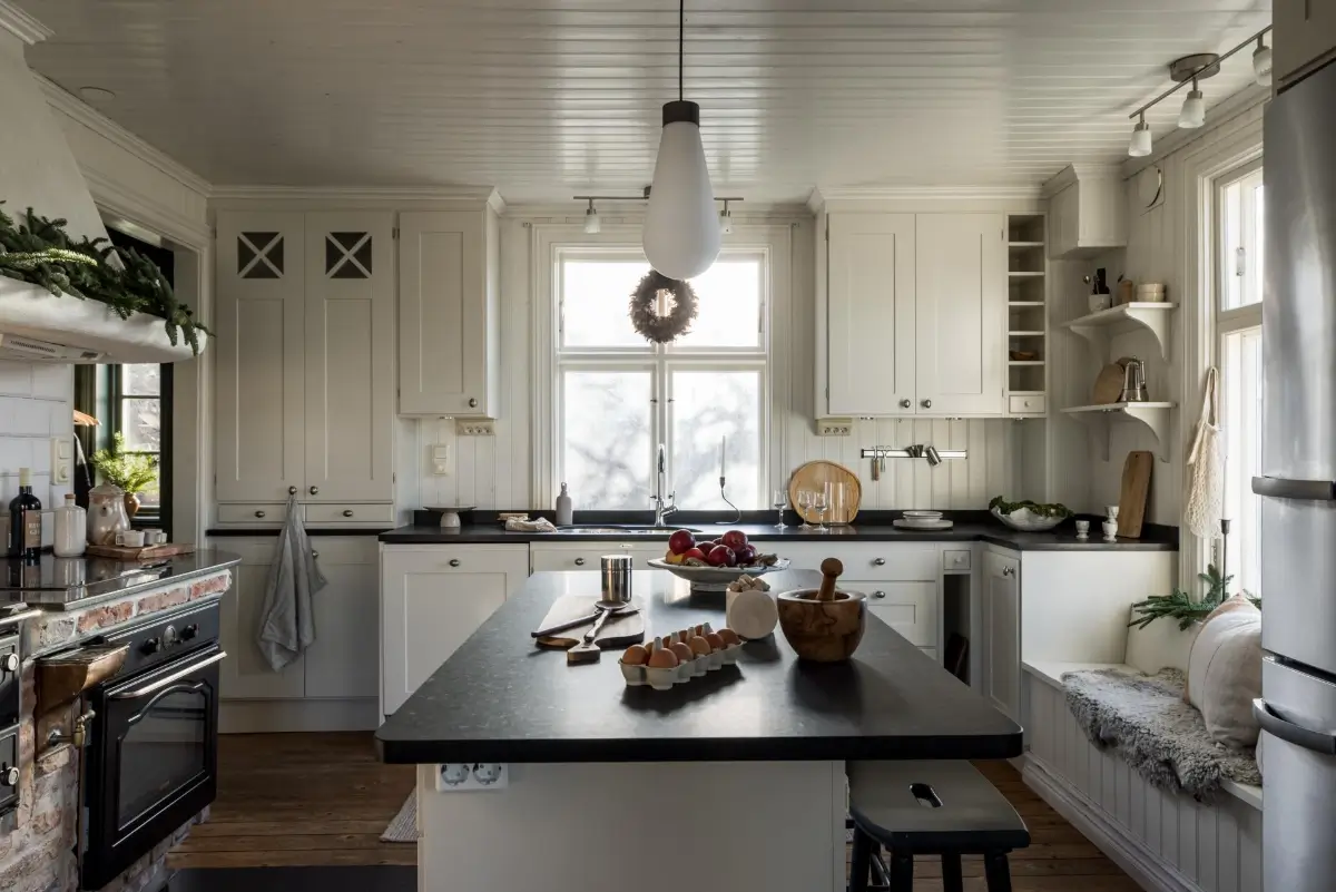 William Morris Wallpapers and Period Features in a Swedish Family Home 21 charm-character-1910-villa-sweden-nordroom