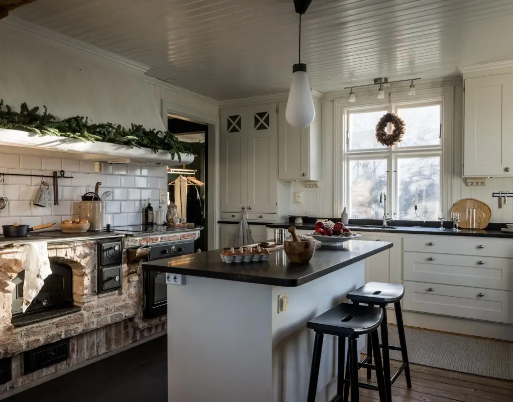 William Morris Wallpapers and Period Features in a Swedish Family Home 23 charm-character-1910-villa-sweden-nordroom