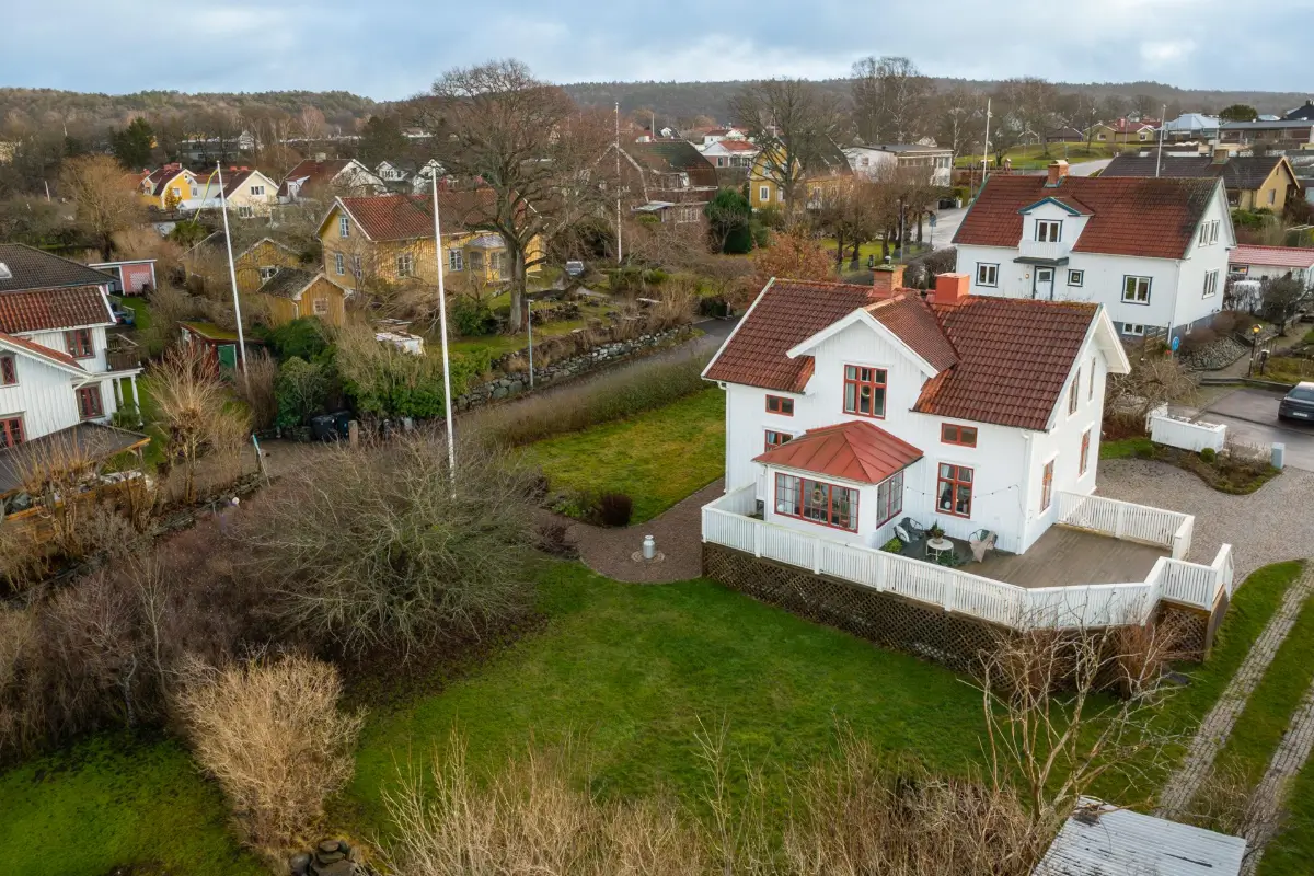 William Morris Wallpapers and Period Features in a Swedish Family Home 41 charm-character-1910-villa-sweden-nordroom