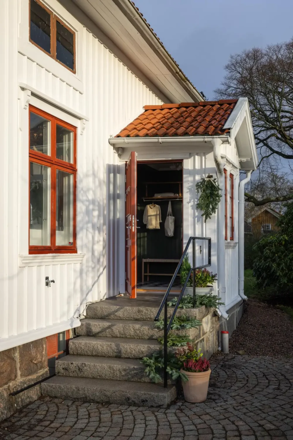 William Morris Wallpapers and Period Features in a Swedish Family Home 42 charm-character-1910-villa-sweden-nordroom