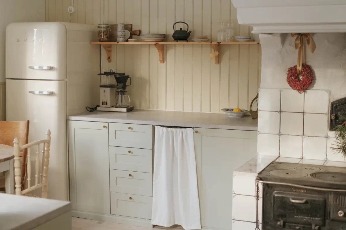 A Cozy 19th-Century Swedish Cottage Surrounded by Forest 8 charming-19th-century-cottage-sweden