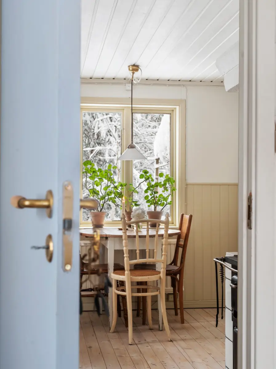 A Cozy 19th-Century Swedish Cottage Surrounded by Forest 11 charming-19th-century-cottage-sweden