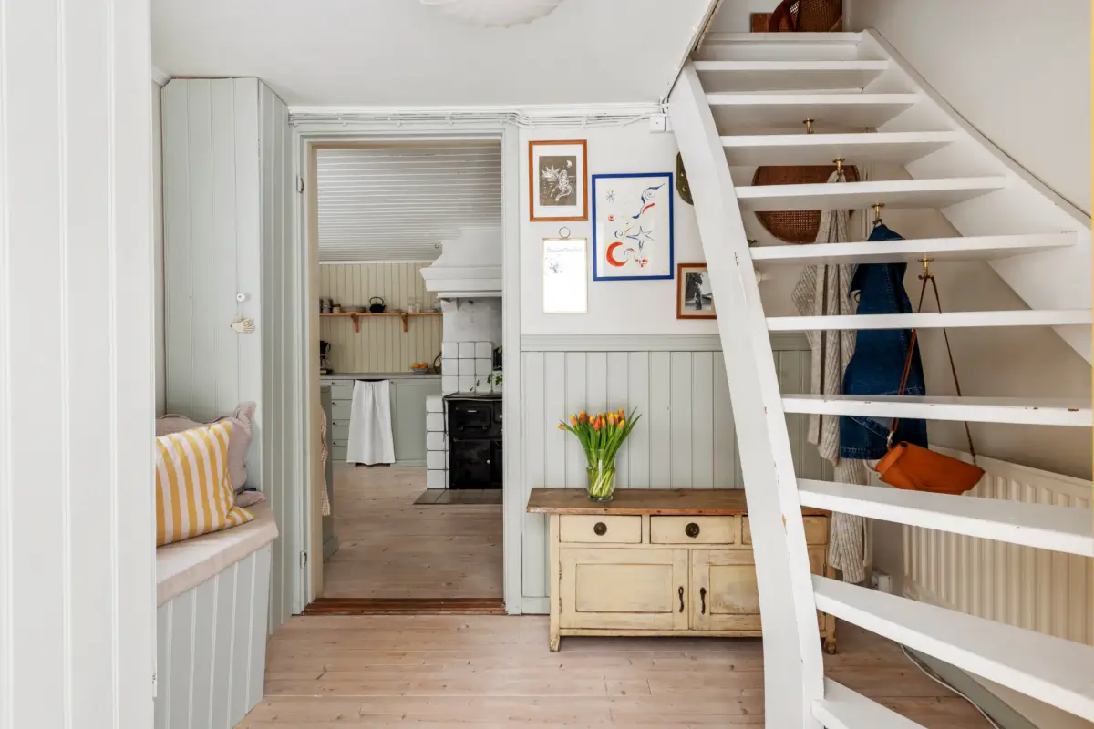 A Cozy 19th-Century Swedish Cottage Surrounded by Forest 18 charming-19th-century-cottage-sweden