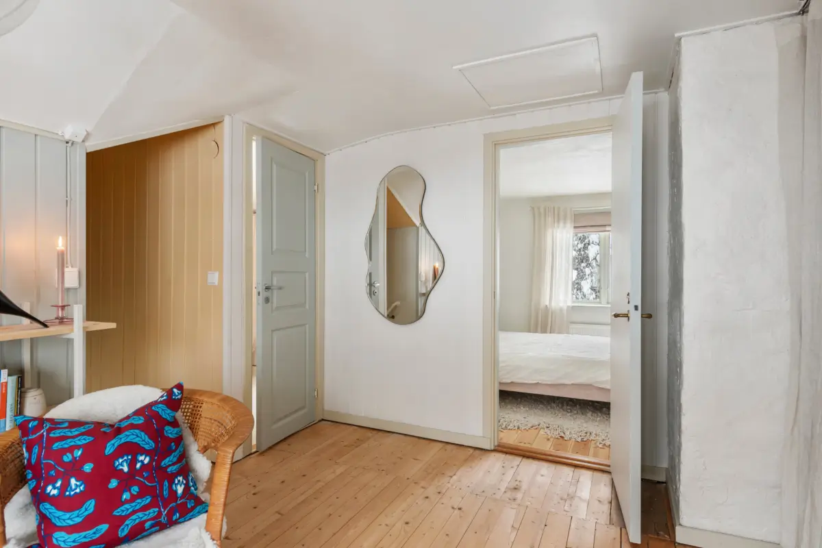 A Cozy 19th-Century Swedish Cottage Surrounded by Forest 20 charming-19th-century-cottage-sweden