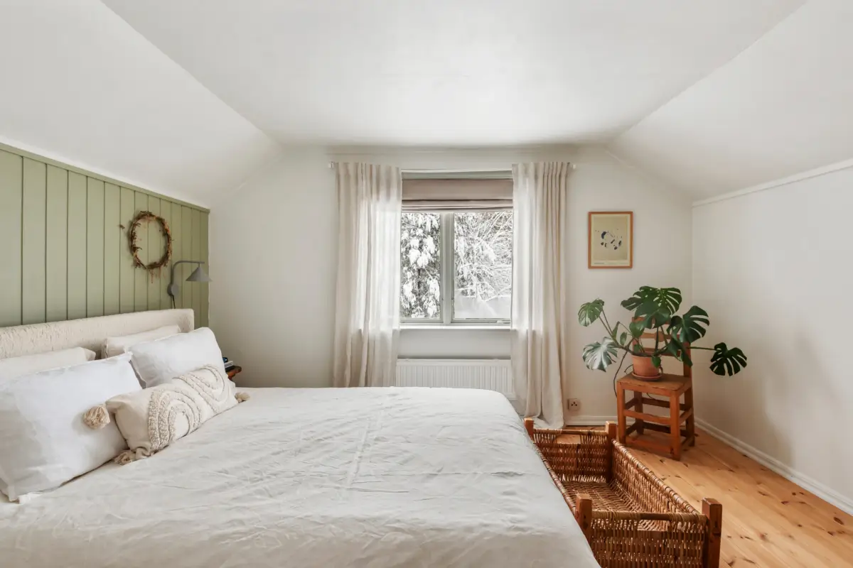 A Cozy 19th-Century Swedish Cottage Surrounded by Forest 21 charming-19th-century-cottage-sweden