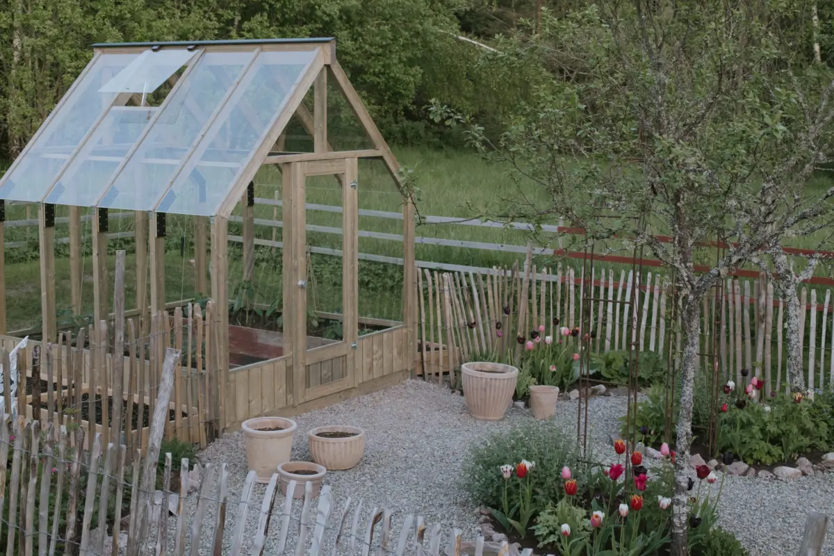 A Cozy 19th-Century Swedish Cottage Surrounded by Forest 36 charming-19th-century-cottage-sweden