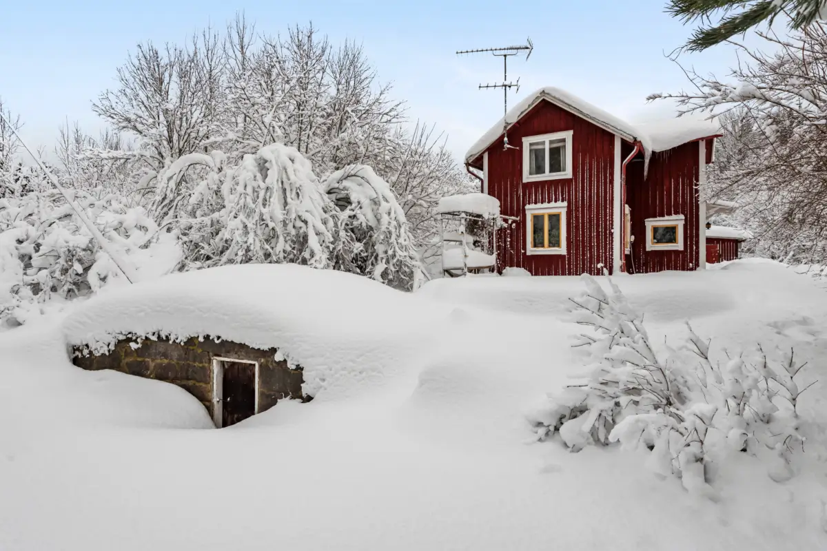A Cozy 19th-Century Swedish Cottage Surrounded by Forest 40 charming-19th-century-cottage-sweden