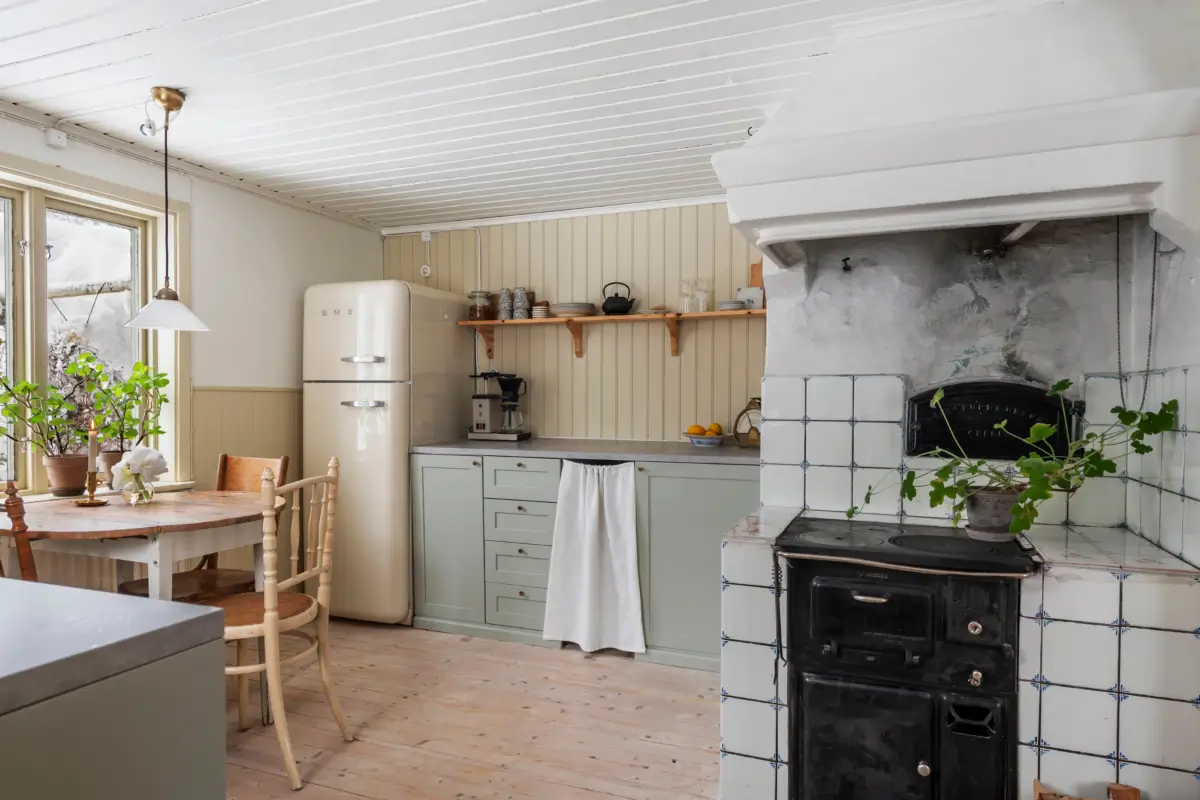 charming-19th-century-cottage-sweden