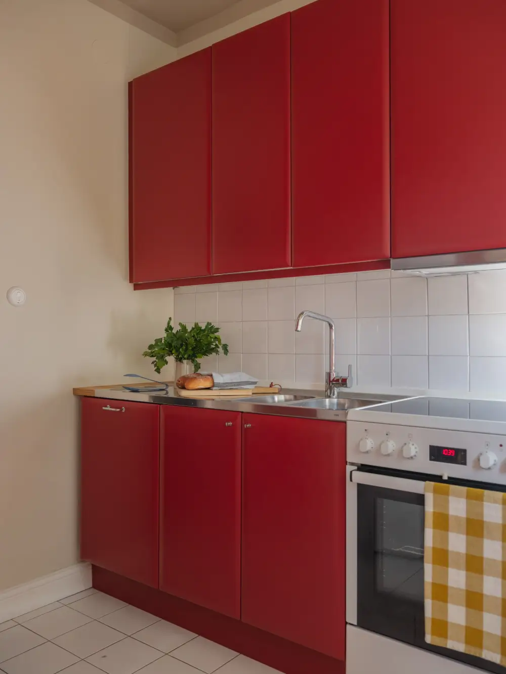 A Colorful and Bright 1930s Apartment in Stockholm 22 colorful-1930s-apartment-stockholm-nordroom