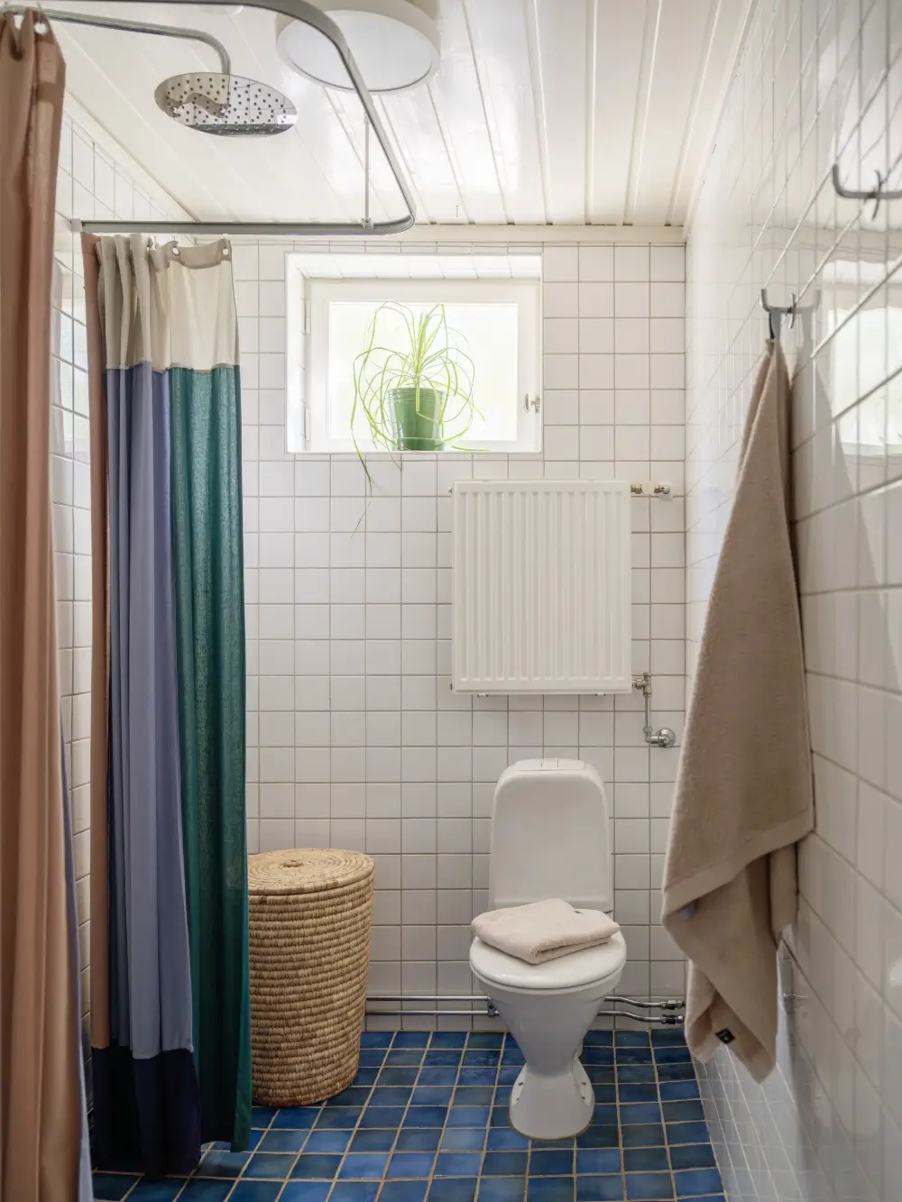 A Colorful and Bright 1930s Apartment in Stockholm 25 colorful-1930s-apartment-stockholm-nordroom