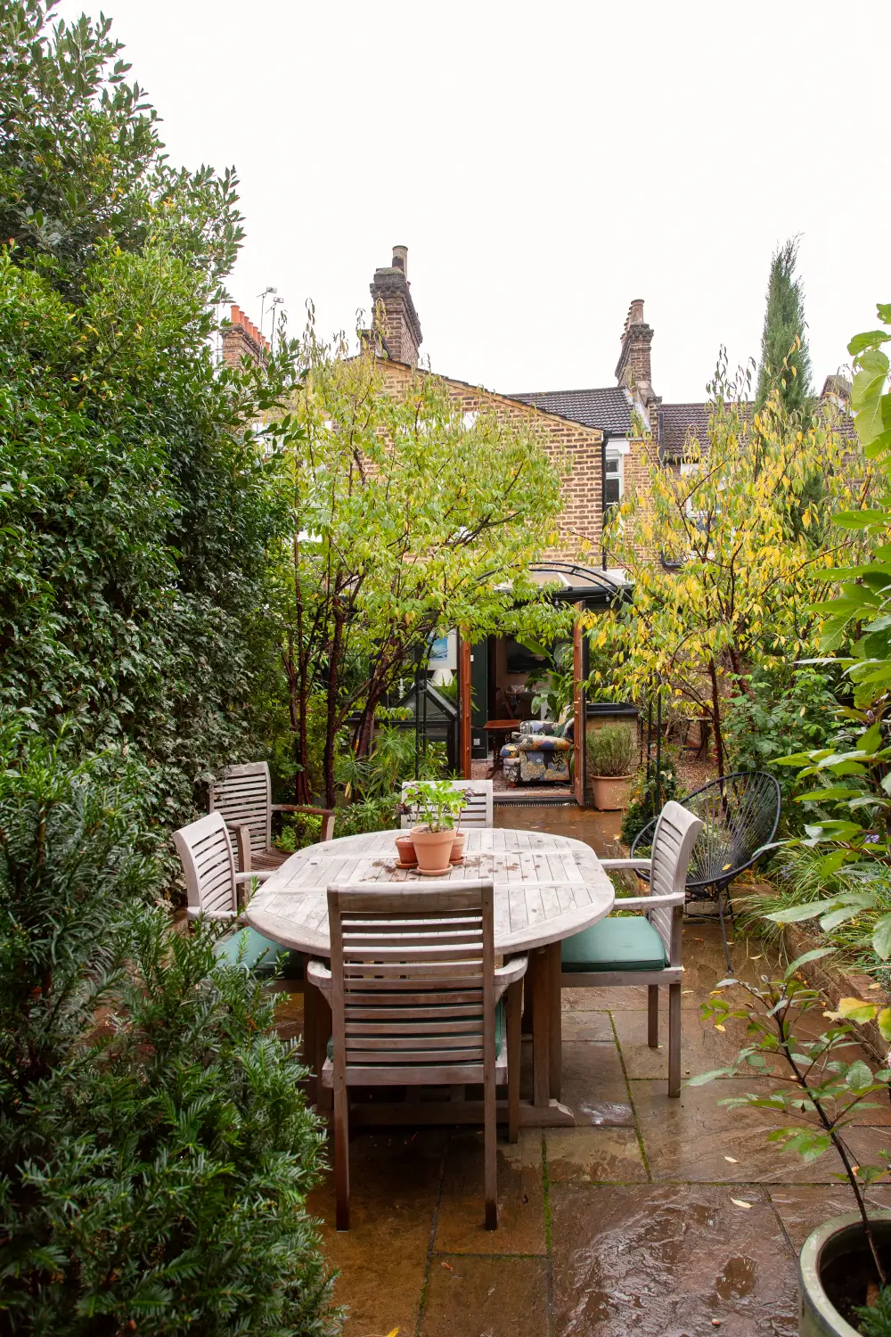 A Victorian London Home with Colorful Living Spaces and a Lush Garden 14 colorful-living-spaces-london-victorian-house