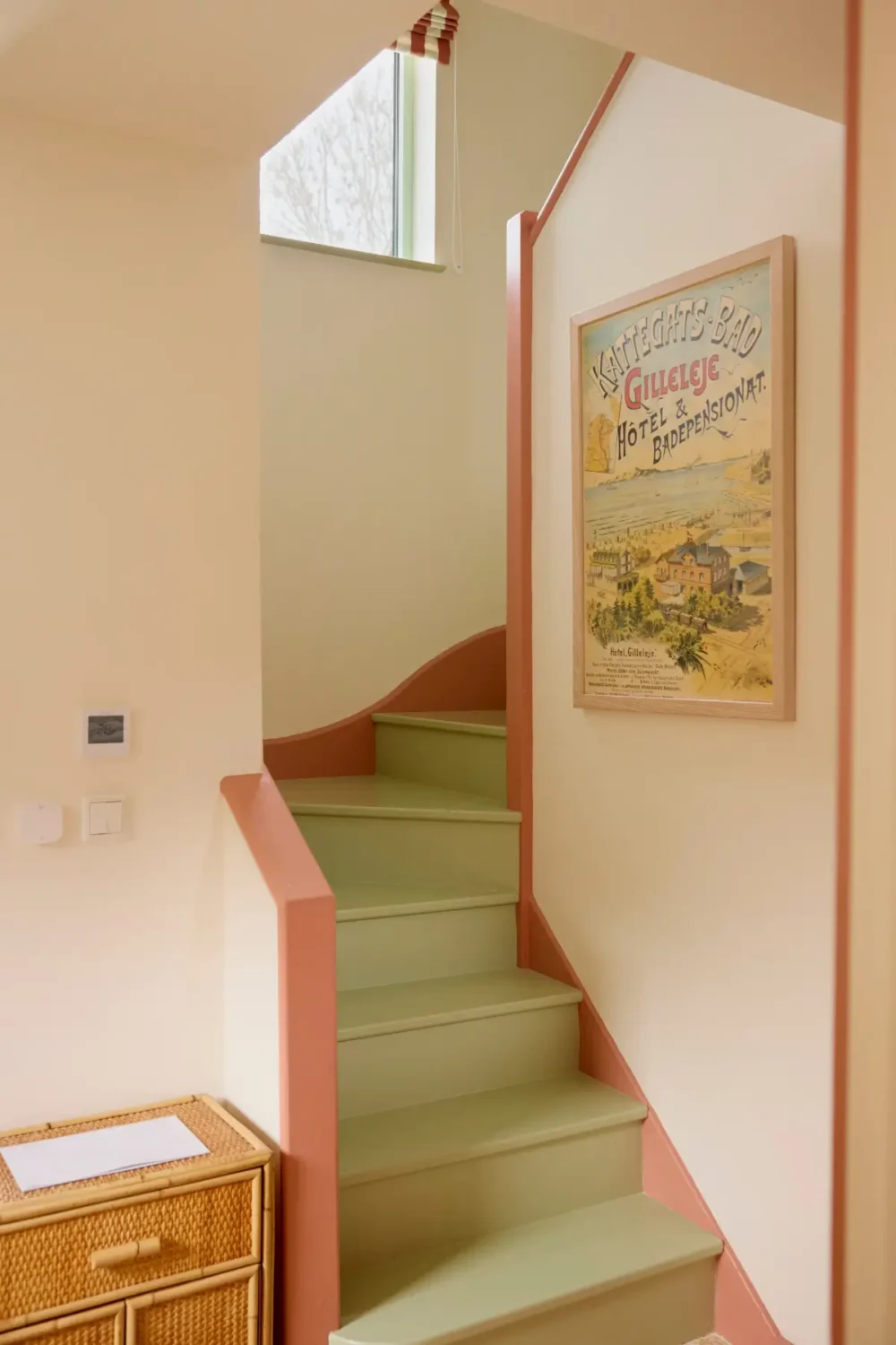 A Colorful Danish-Inspired Mid-Century Family Home in London 17 colorful-mid-century-family-home-north-london-nordroom.