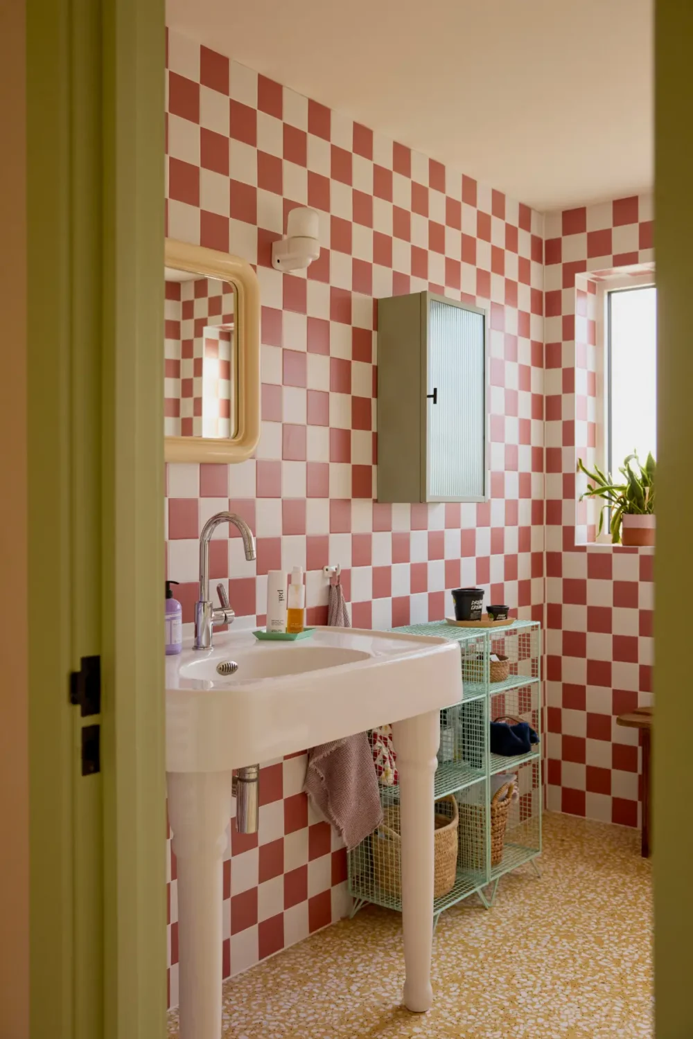 A Colorful Danish-Inspired Mid-Century Family Home in London 21 colorful-mid-century-family-home-north-london-nordroom.