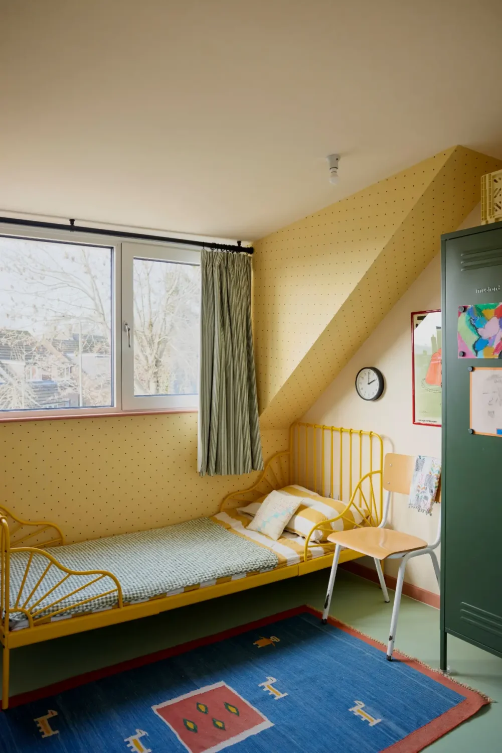 A Colorful Danish-Inspired Mid-Century Family Home in London 23 colorful-mid-century-family-home-north-london-nordroom.