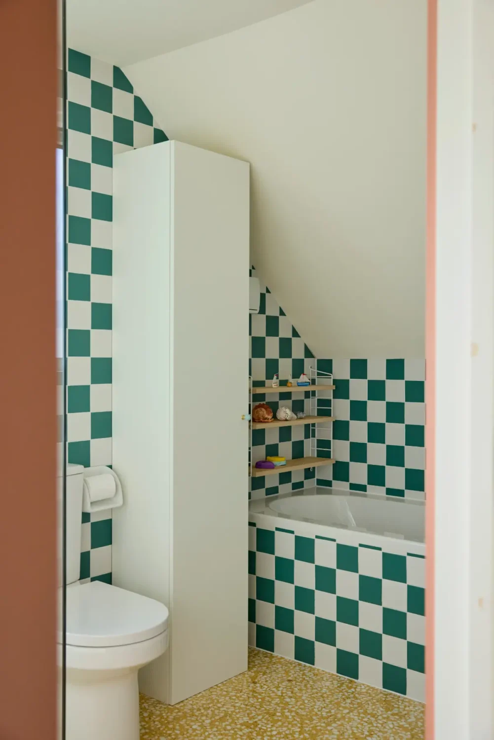 A Colorful Danish-Inspired Mid-Century Family Home in London 26 colorful-mid-century-family-home-north-london-nordroom.