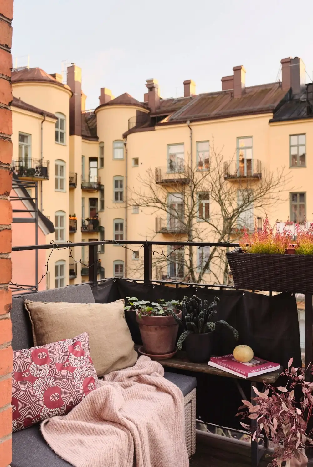 A Gray Turn-of-the-Century Apartment with a Green Kitchen 7 gray-turn-of-the-century-stockholm-apartment-green-kitchen-nordroom