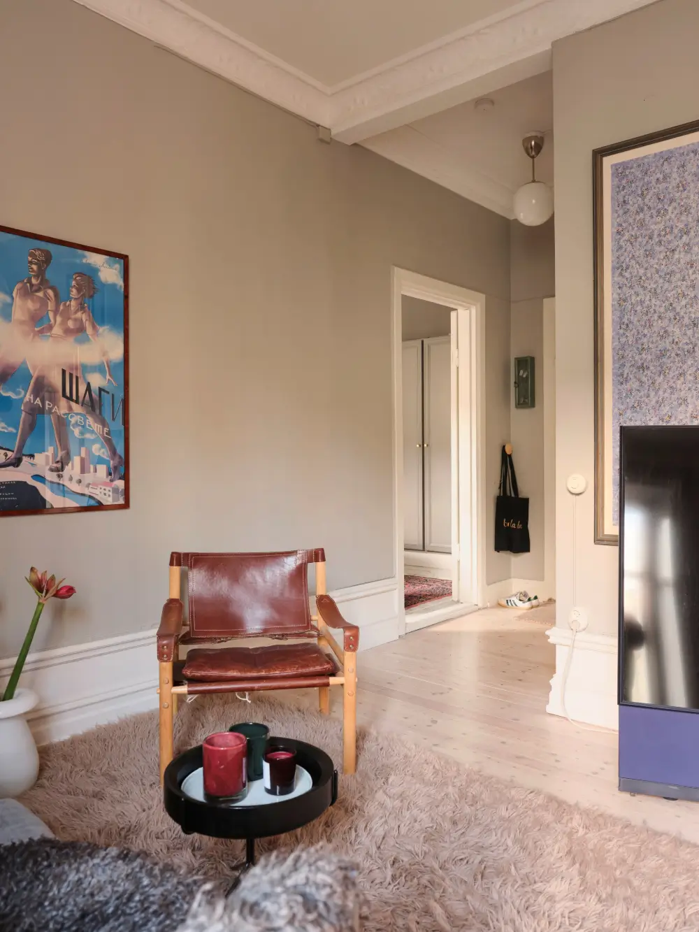 A Gray Turn-of-the-Century Apartment with a Green Kitchen 15 gray-turn-of-the-century-stockholm-apartment-green-kitchen-nordroom