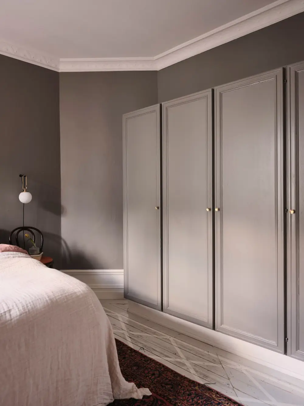 A Gray Turn-of-the-Century Apartment with a Green Kitchen 20 gray-turn-of-the-century-stockholm-apartment-green-kitchen-nordroom