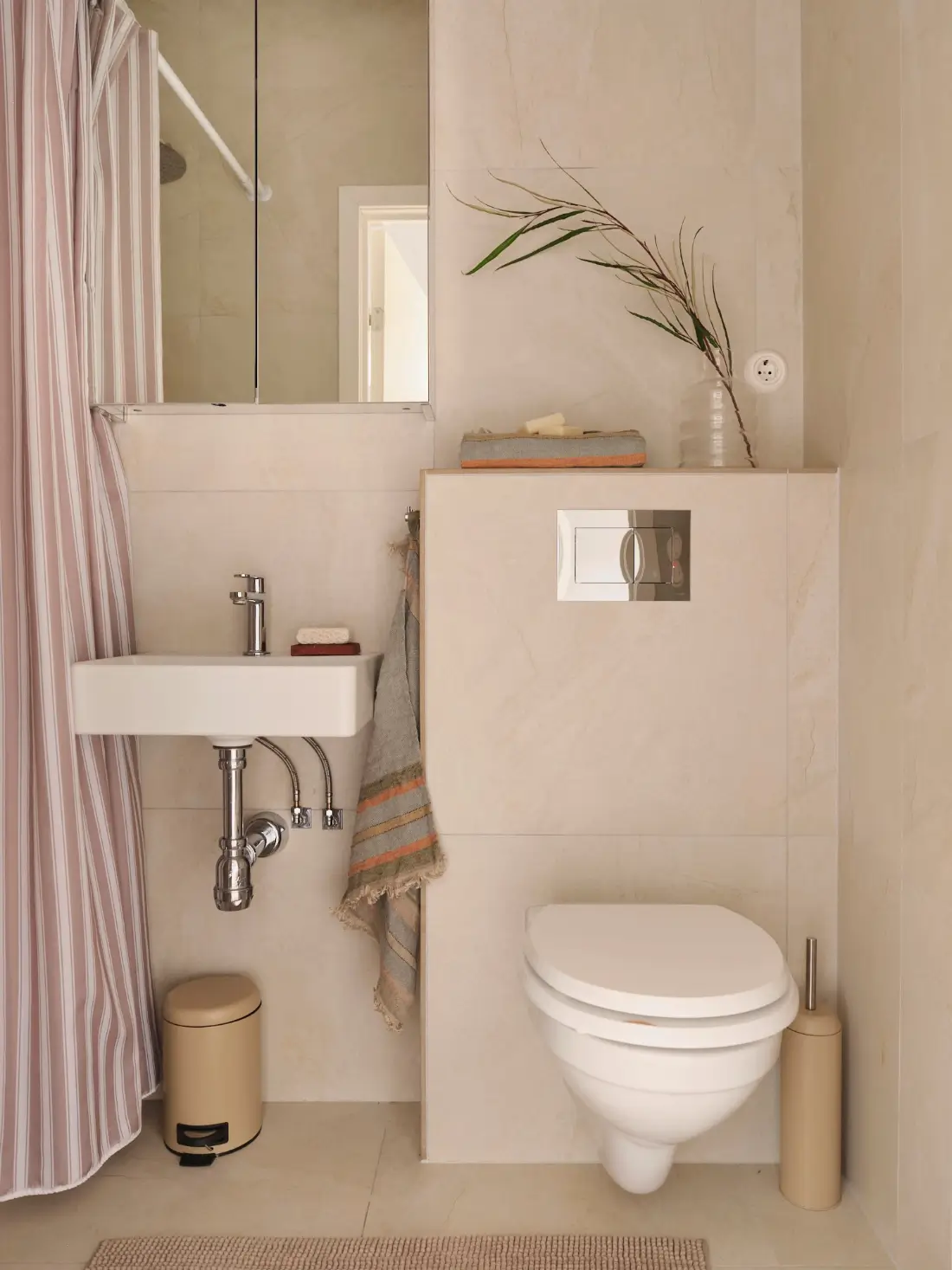 A Gray Turn-of-the-Century Apartment with a Green Kitchen 21 gray-turn-of-the-century-stockholm-apartment-green-kitchen-nordroom