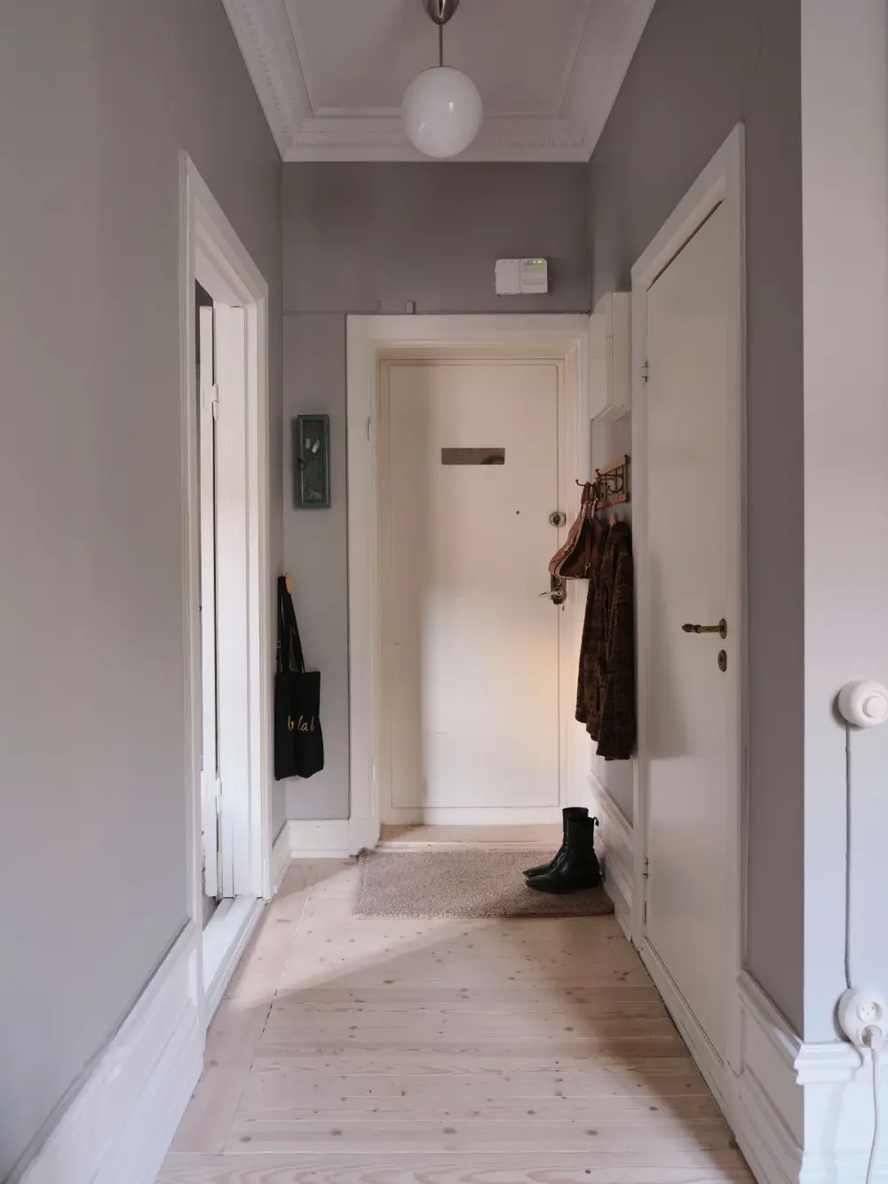 A Gray Turn-of-the-Century Apartment with a Green Kitchen 23 gray-turn-of-the-century-stockholm-apartment-green-kitchen-nordroom