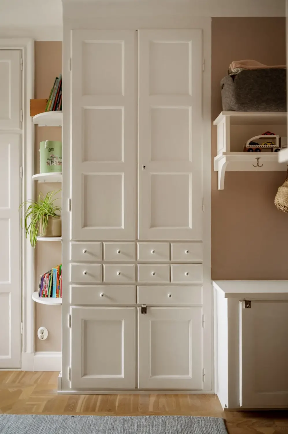 A 1920s Apartment Decorated in Blue and Green Tones 26 green-blue-tones-1920s-apartment-stockholm