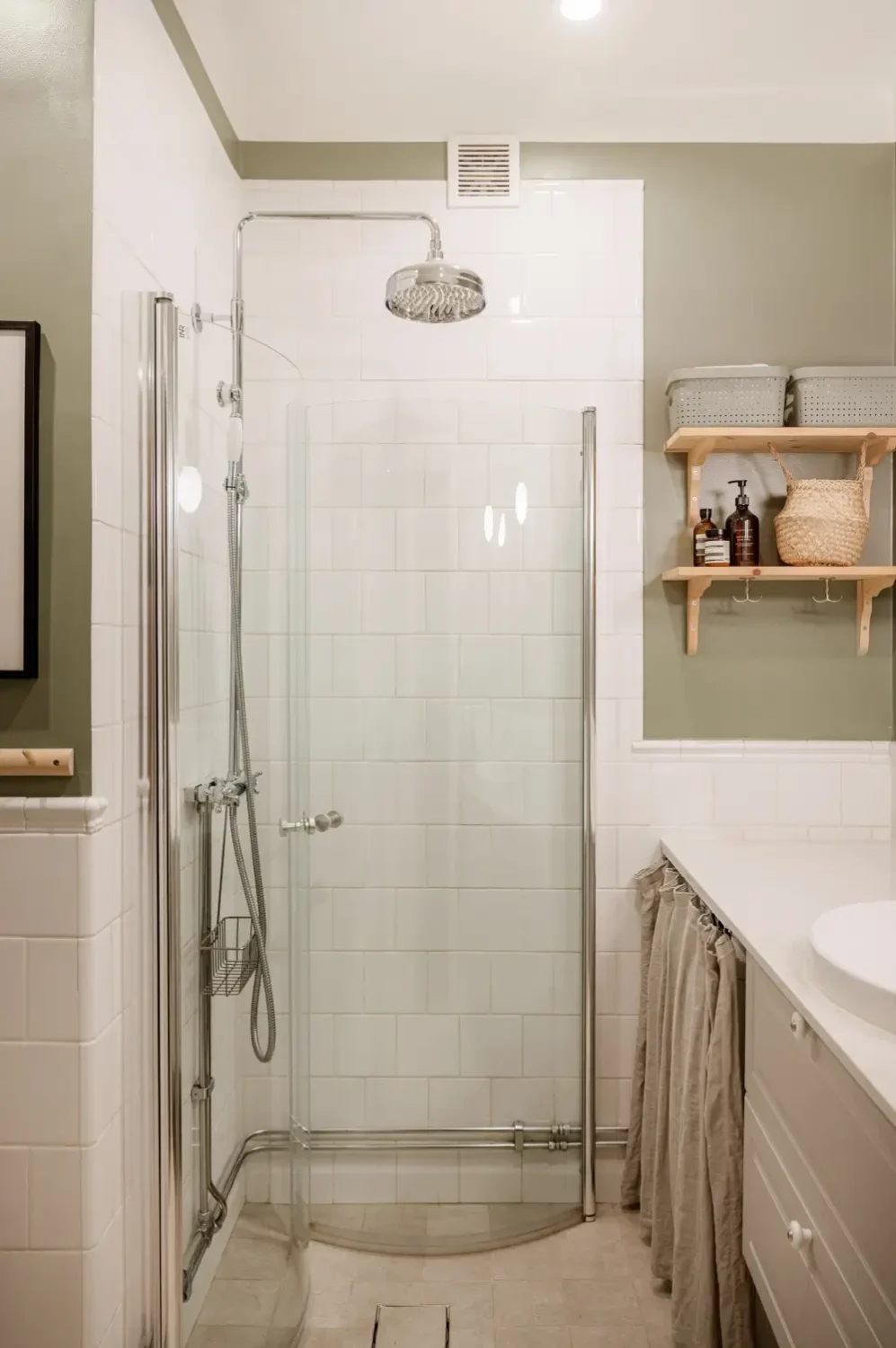 A 1920s Apartment Decorated in Blue and Green Tones 29 green-blue-tones-1920s-apartment-stockholm