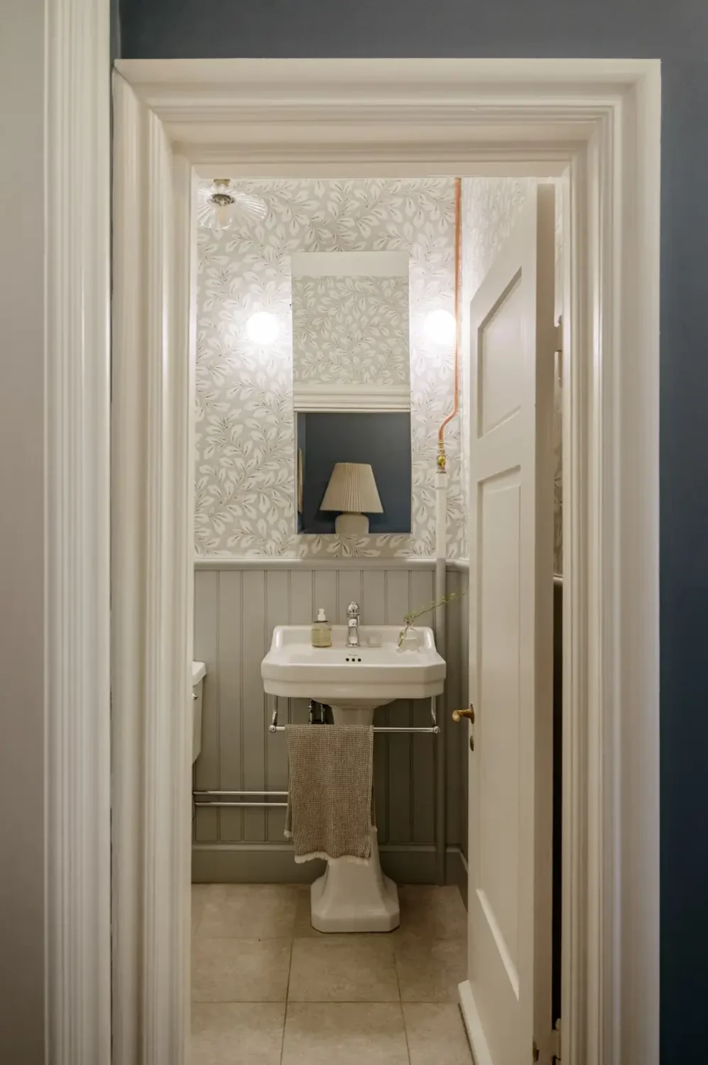 A 1920s Apartment Decorated in Blue and Green Tones 31 green-blue-tones-1920s-apartment-stockholm