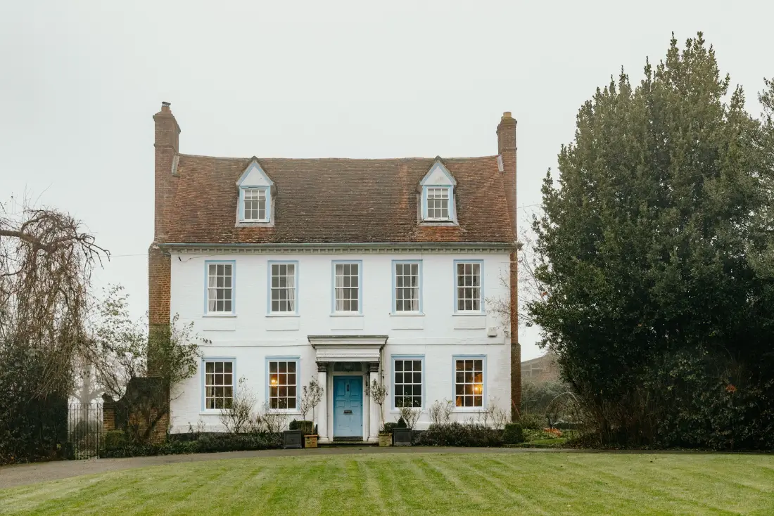 A Characterful Queen Anne House in the English Countryside 27 historic-queen-anne-style-country-house-england