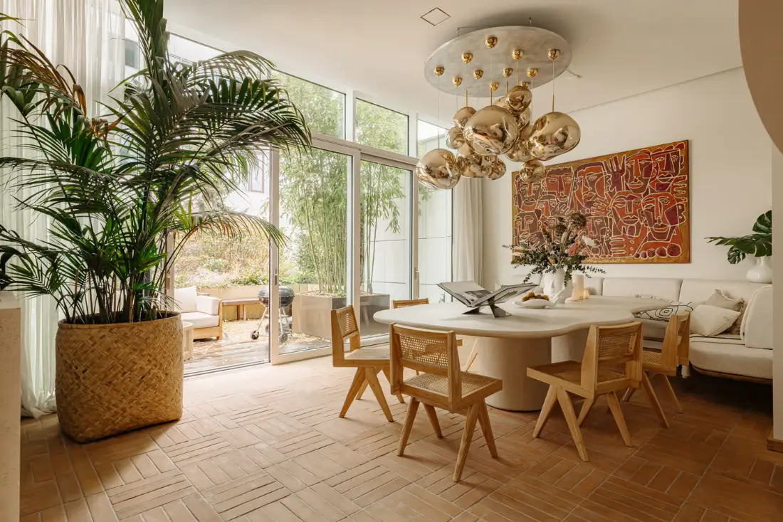 A Modern Amsterdam Townhouse with Huge Windows and a Sculptural Staircase 1 luxurious-modern-townhouse-amsterdam