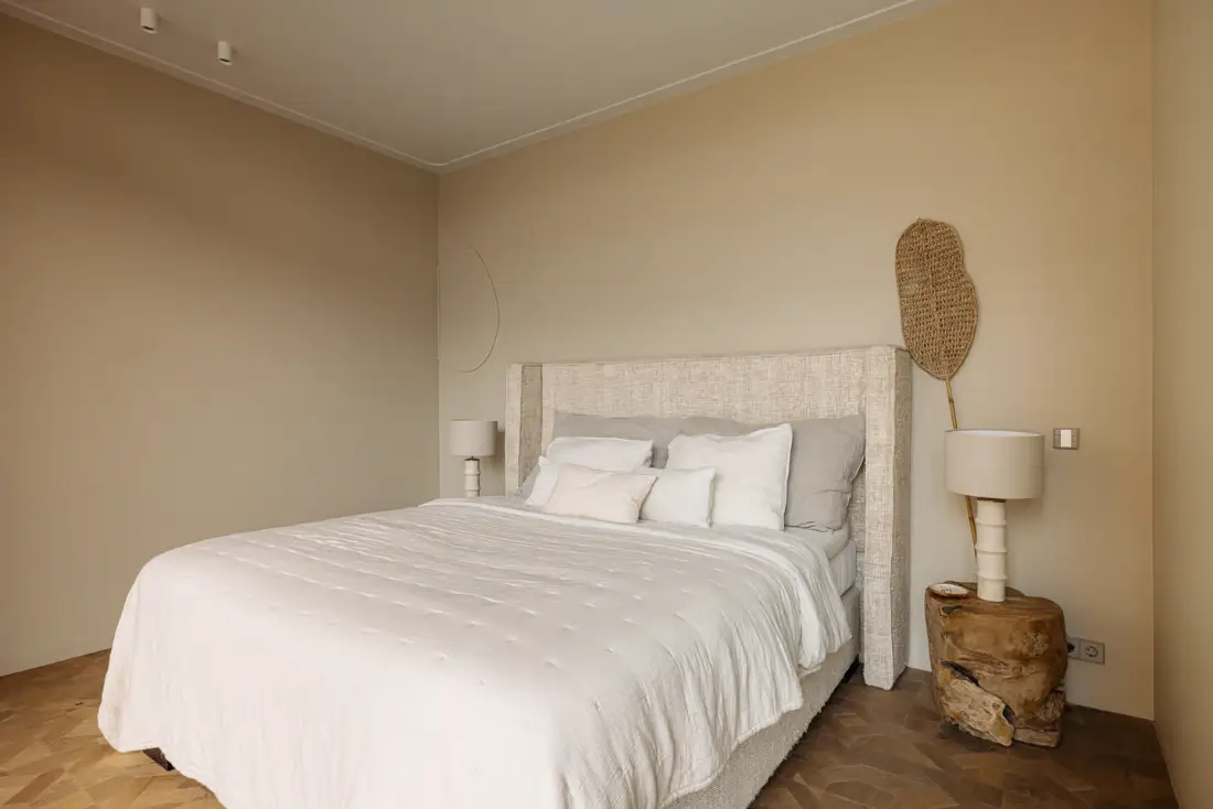 A Modern Amsterdam Townhouse with Huge Windows and a Sculptural Staircase 20 luxurious-modern-townhouse-amsterdam