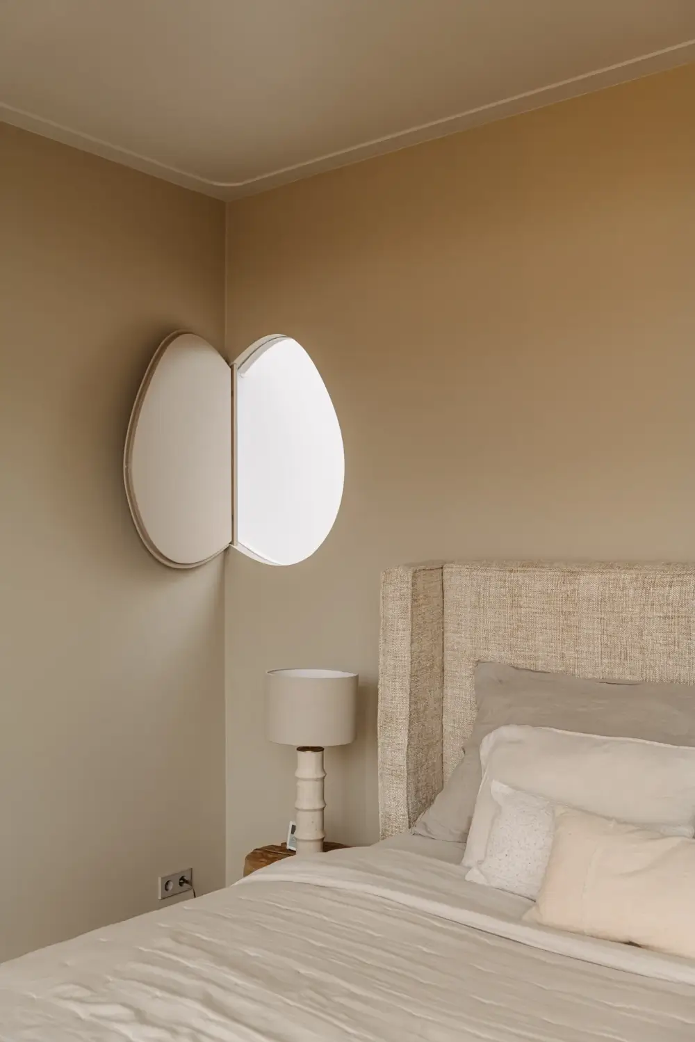 A Modern Amsterdam Townhouse with Huge Windows and a Sculptural Staircase 21 luxurious-modern-townhouse-amsterdam