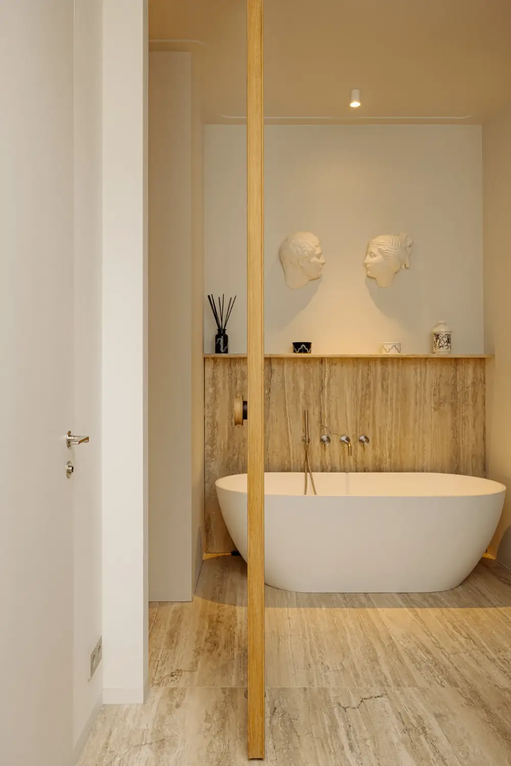 A Modern Amsterdam Townhouse with Huge Windows and a Sculptural Staircase 24 luxurious-modern-townhouse-amsterdam