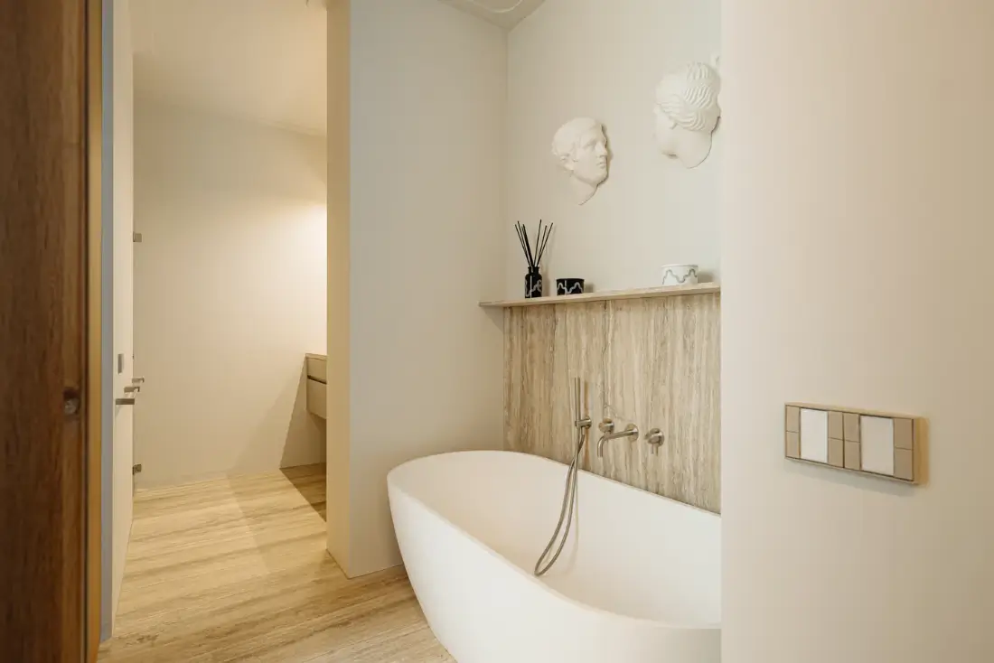 A Modern Amsterdam Townhouse with Huge Windows and a Sculptural Staircase 25 luxurious-modern-townhouse-amsterdam