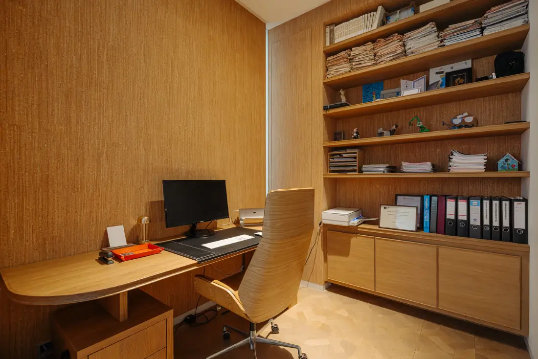 A Modern Amsterdam Townhouse with Huge Windows and a Sculptural Staircase 19 luxurious-modern-townhouse-amsterdam