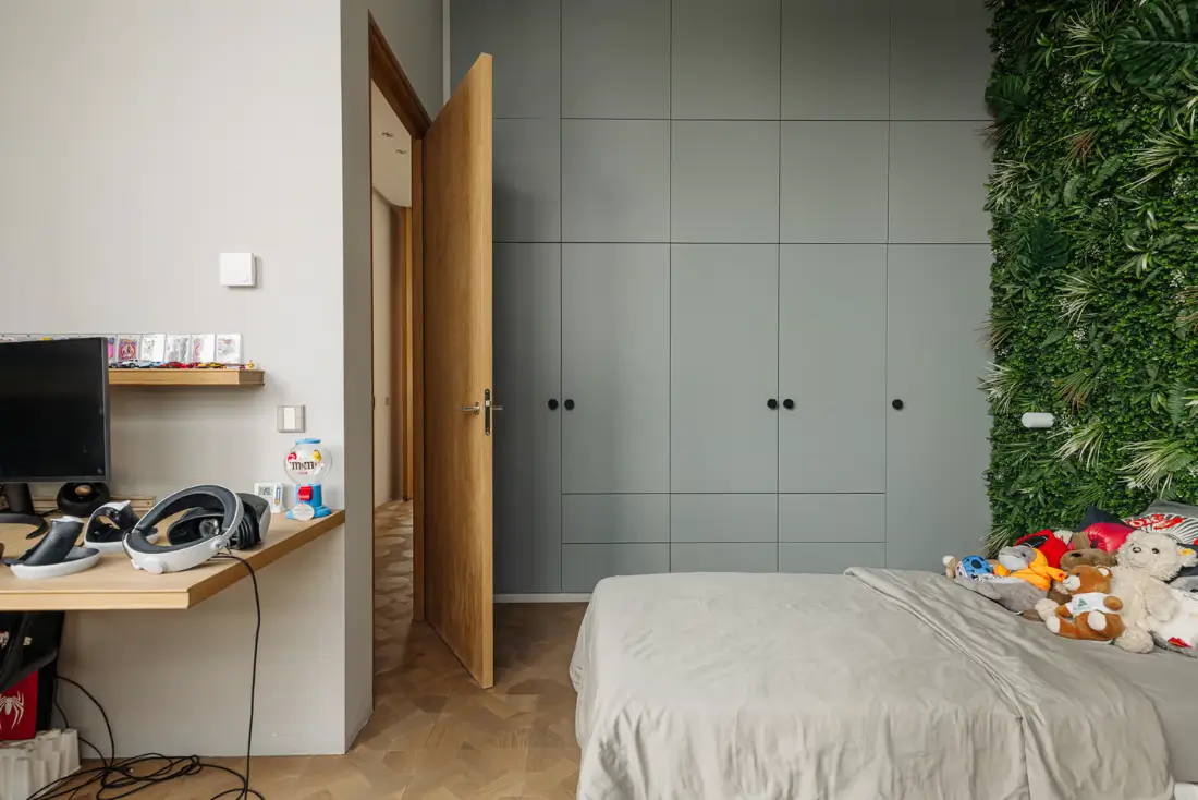 A Modern Amsterdam Townhouse with Huge Windows and a Sculptural Staircase 30 luxurious-modern-townhouse-amsterdam