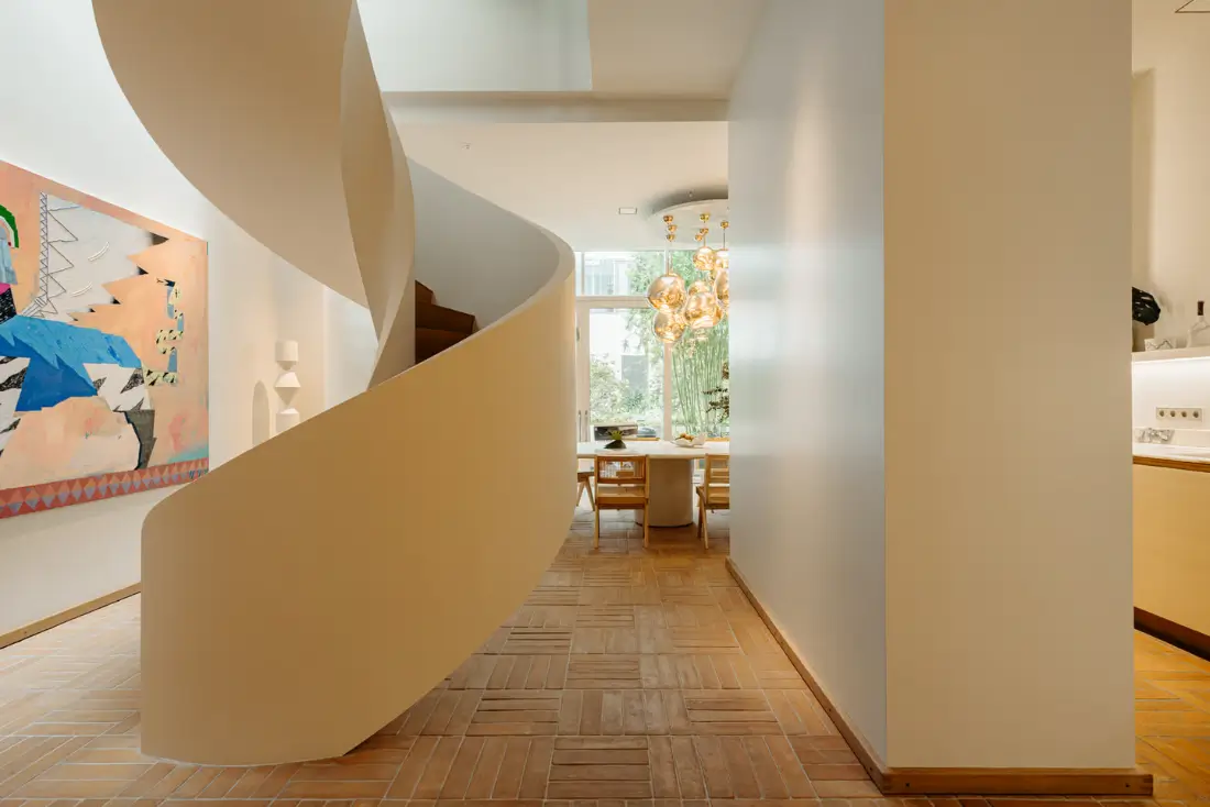 A Modern Amsterdam Townhouse with Huge Windows and a Sculptural Staircase 4 luxurious-modern-townhouse-amsterdam