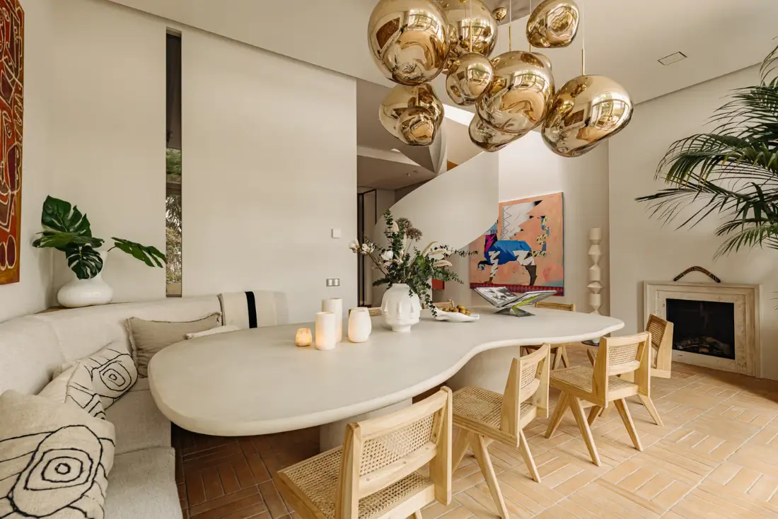 A Modern Amsterdam Townhouse with Huge Windows and a Sculptural Staircase 3 luxurious-modern-townhouse-amsterdam