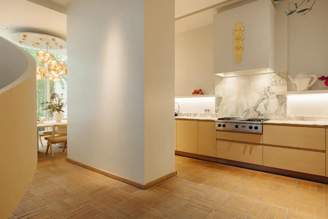 A Modern Amsterdam Townhouse with Huge Windows and a Sculptural Staircase 6 luxurious-modern-townhouse-amsterdam