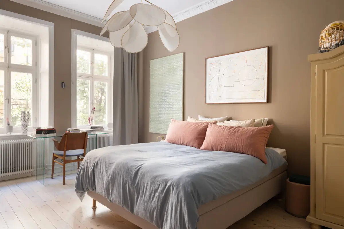 Brown and Pale Blue Walls in a Charming Stockholm Apartment 11 modern-interiors-color-turn-of-the-century-apartment-nordroom