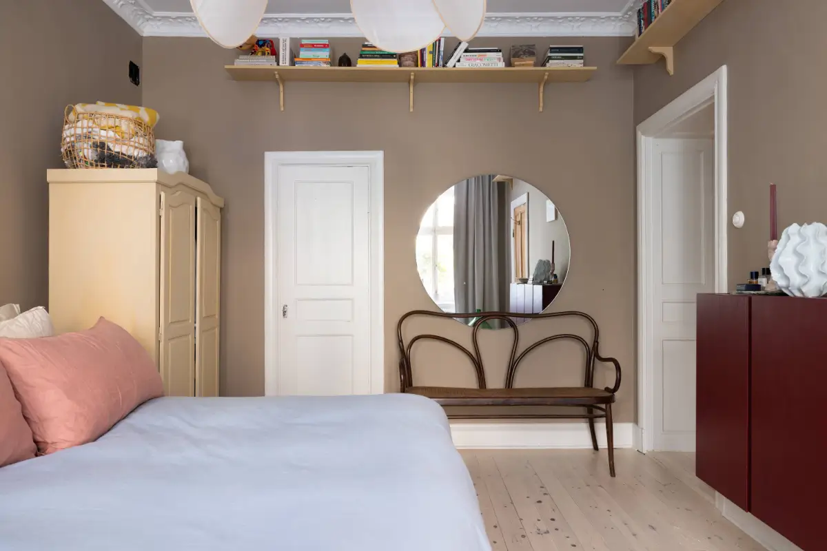Brown and Pale Blue Walls in a Charming Stockholm Apartment 13 modern-interiors-color-turn-of-the-century-apartment-nordroom