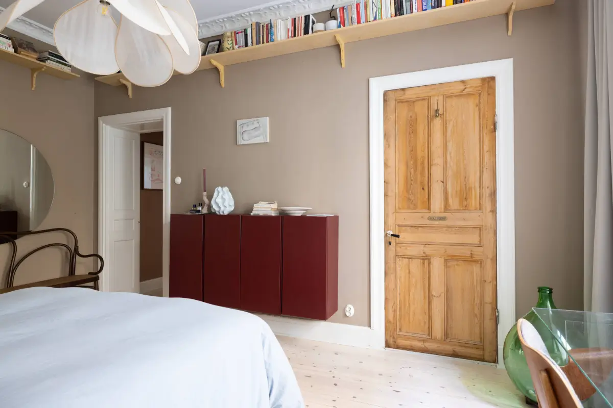 Brown and Pale Blue Walls in a Charming Stockholm Apartment 16 modern-interiors-color-turn-of-the-century-apartment-nordroom